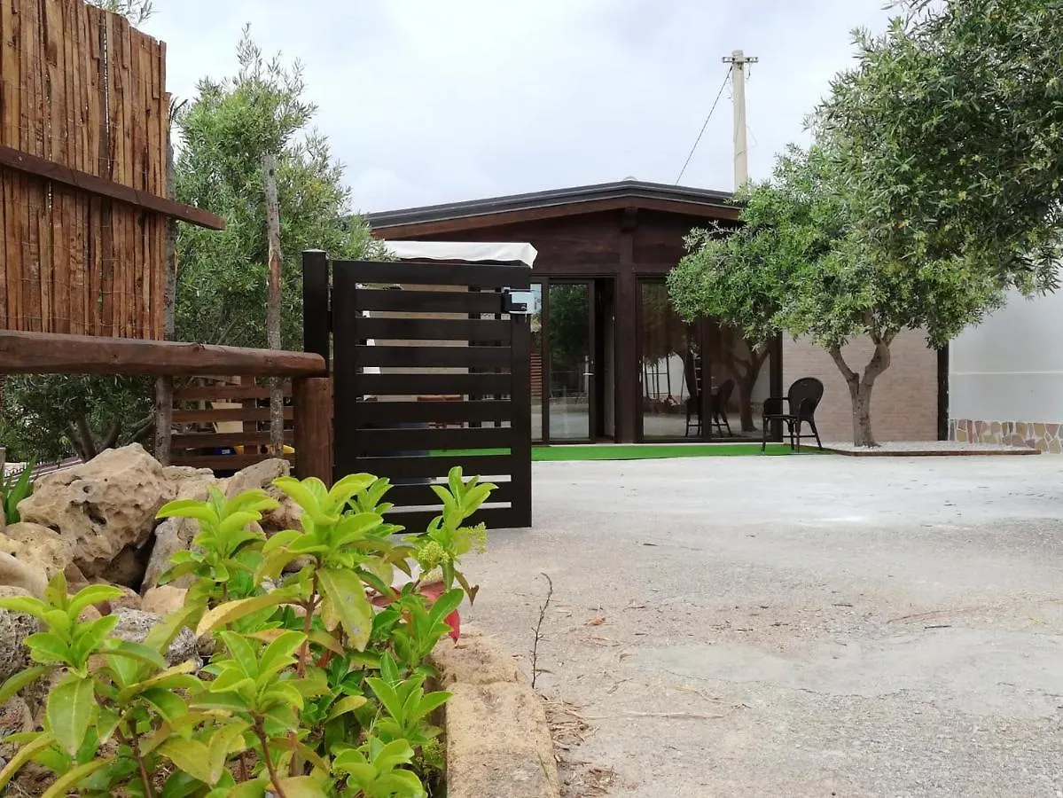 Dom wakacyjny 2 Bedrooms House At San Leone 400 M Away From The Beach With Furnished Terrace And Wifi Agrigento