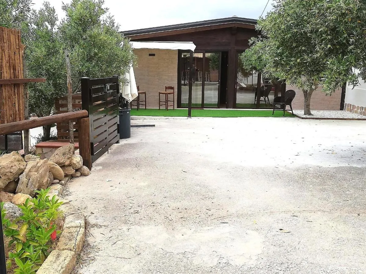 Dom wakacyjny 2 Bedrooms House At San Leone 400 M Away From The Beach With Furnished Terrace And Wifi Agrigento Włochy
