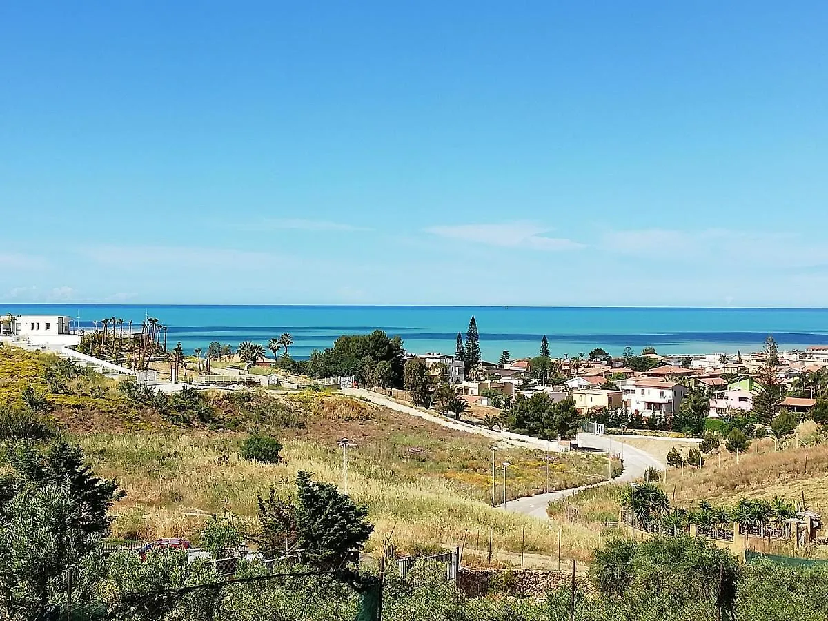 Dom wakacyjny 2 Bedrooms House At San Leone 400 M Away From The Beach With Furnished Terrace And Wifi Agrigento Włochy